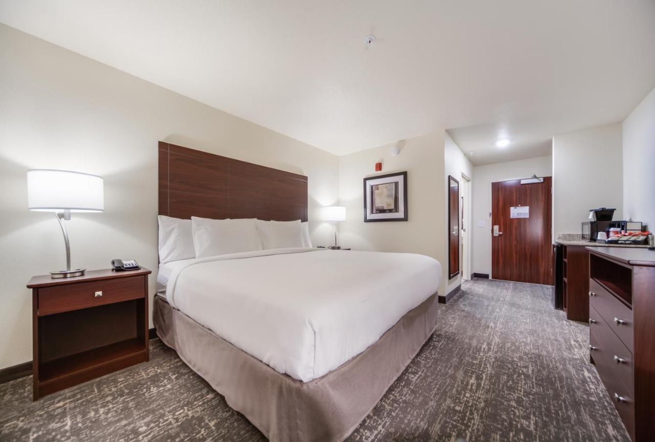 Cobblestone Inn & Suites-Fremont ภายนอก รูปภาพ