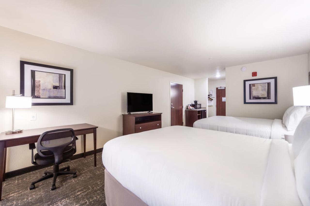 Cobblestone Inn & Suites-Fremont ภายนอก รูปภาพ