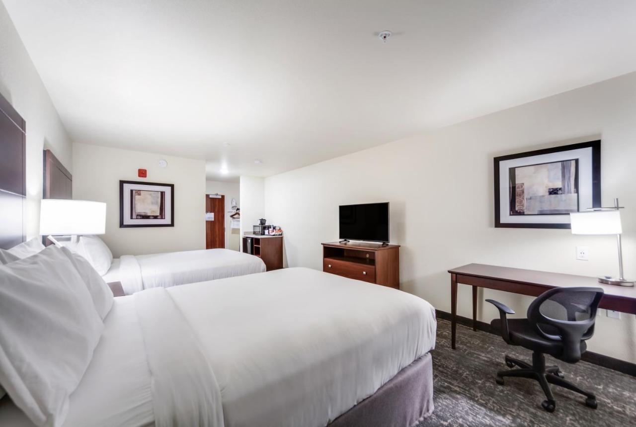 Cobblestone Inn & Suites-Fremont ภายนอก รูปภาพ