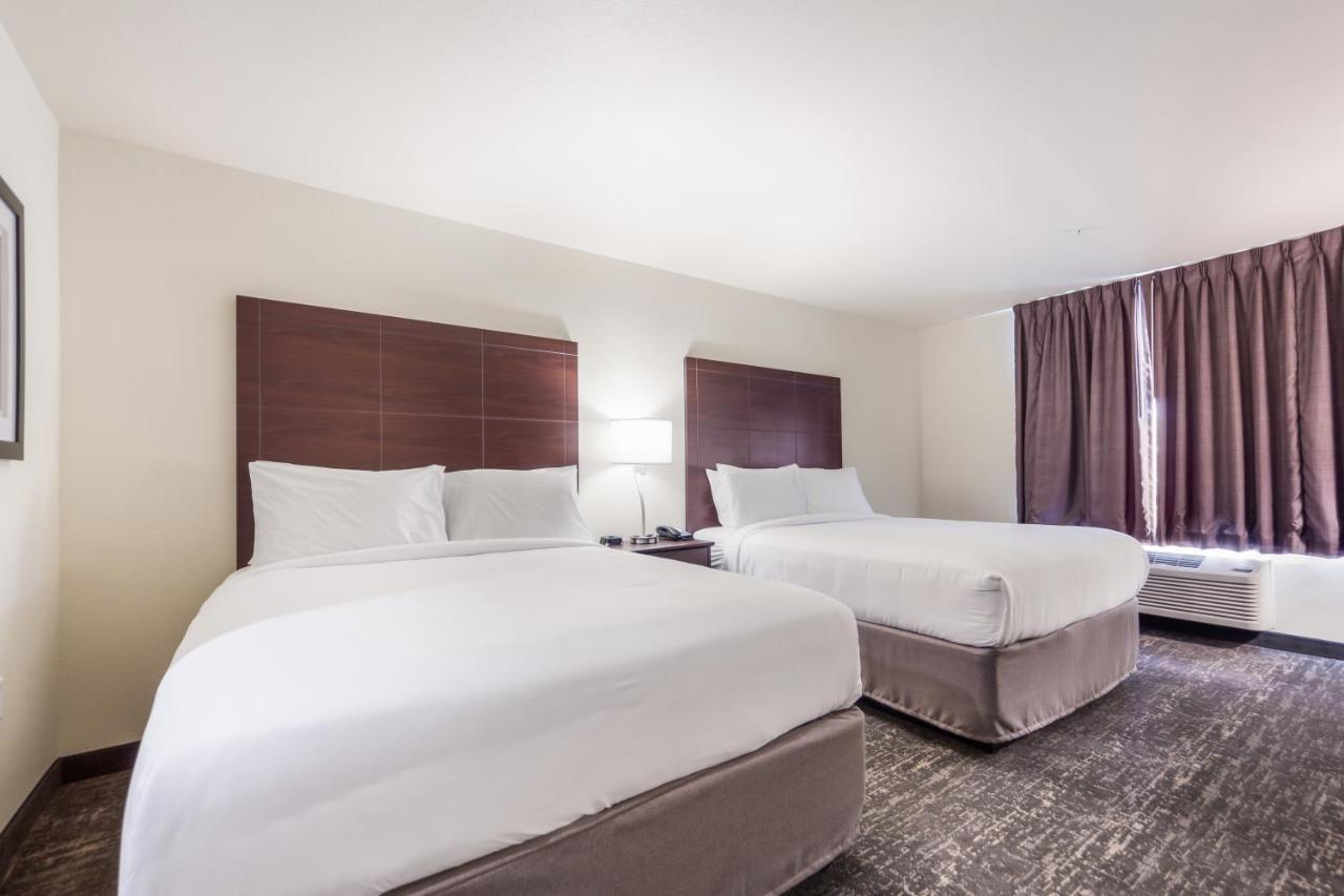 Cobblestone Inn & Suites-Fremont ภายนอก รูปภาพ