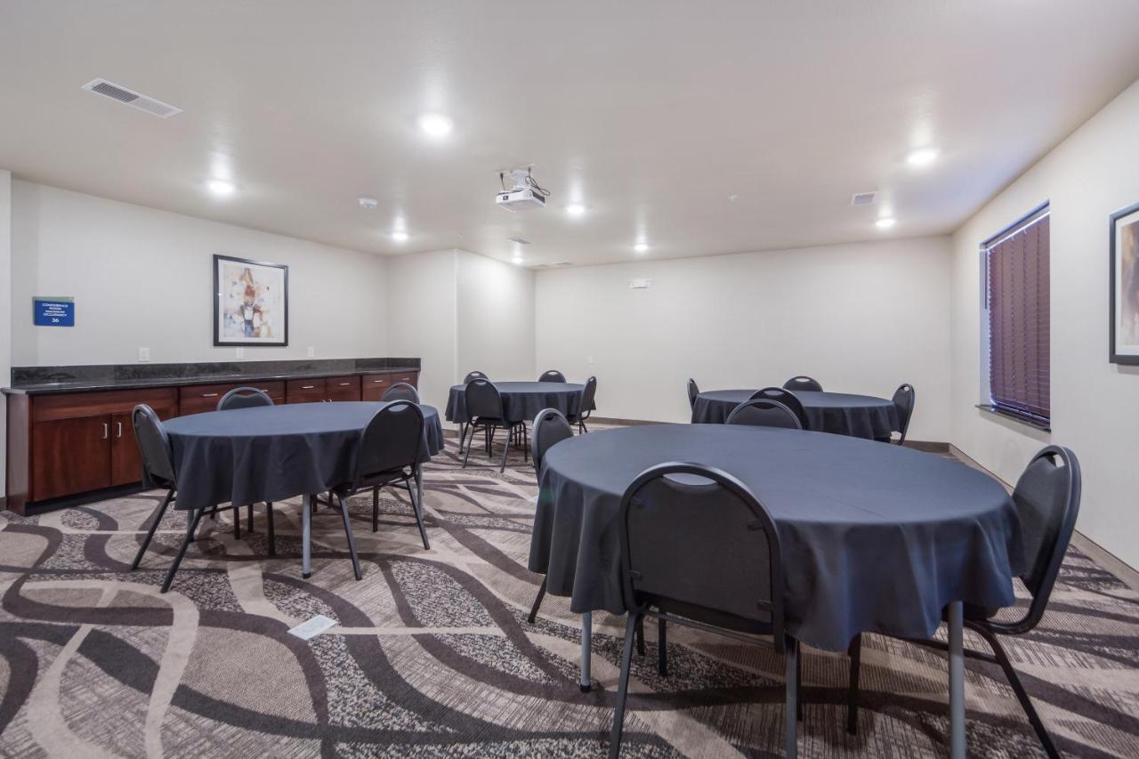 Cobblestone Inn & Suites-Fremont ภายนอก รูปภาพ