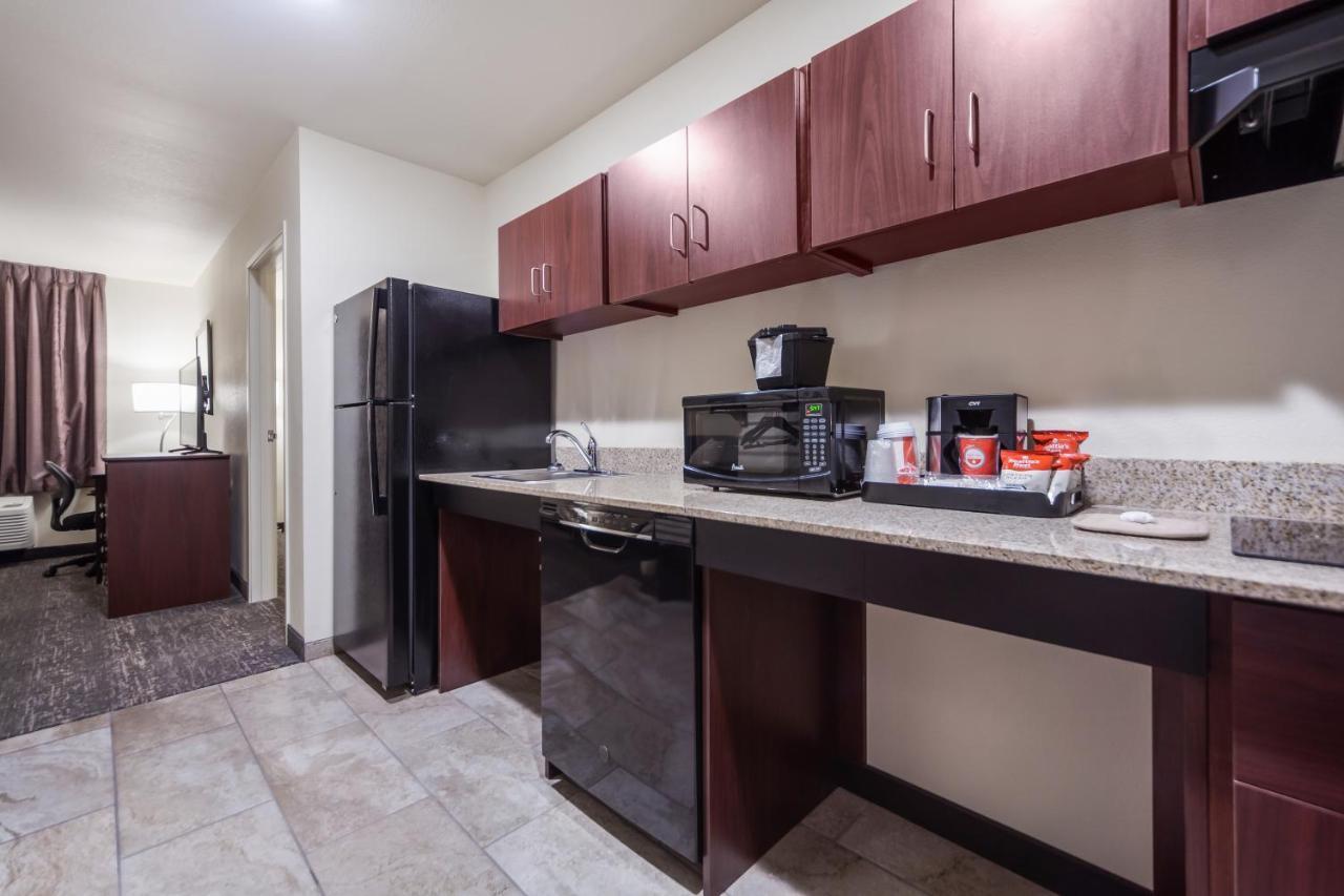 Cobblestone Inn & Suites-Fremont ภายนอก รูปภาพ