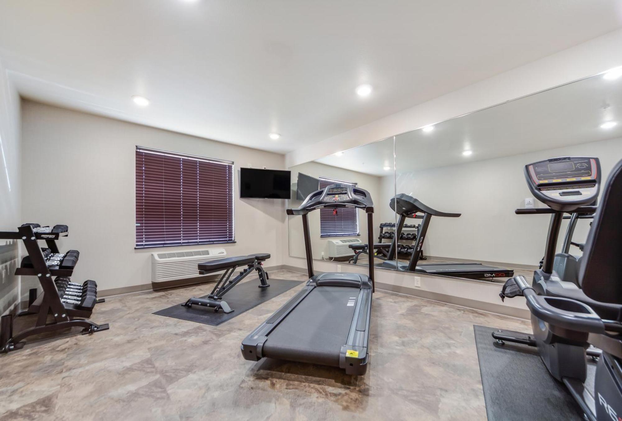 Cobblestone Inn & Suites-Fremont ภายนอก รูปภาพ