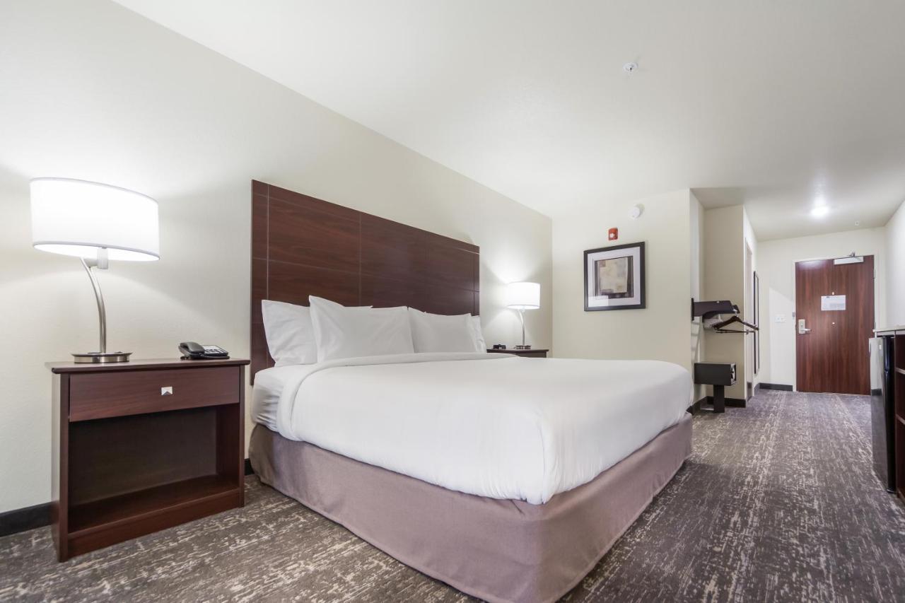 Cobblestone Inn & Suites-Fremont ภายนอก รูปภาพ