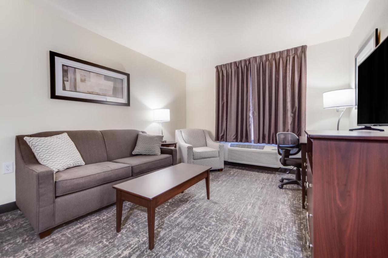 Cobblestone Inn & Suites-Fremont ภายนอก รูปภาพ