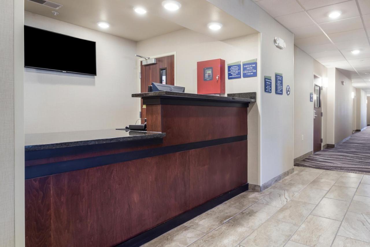 Cobblestone Inn & Suites-Fremont ภายนอก รูปภาพ