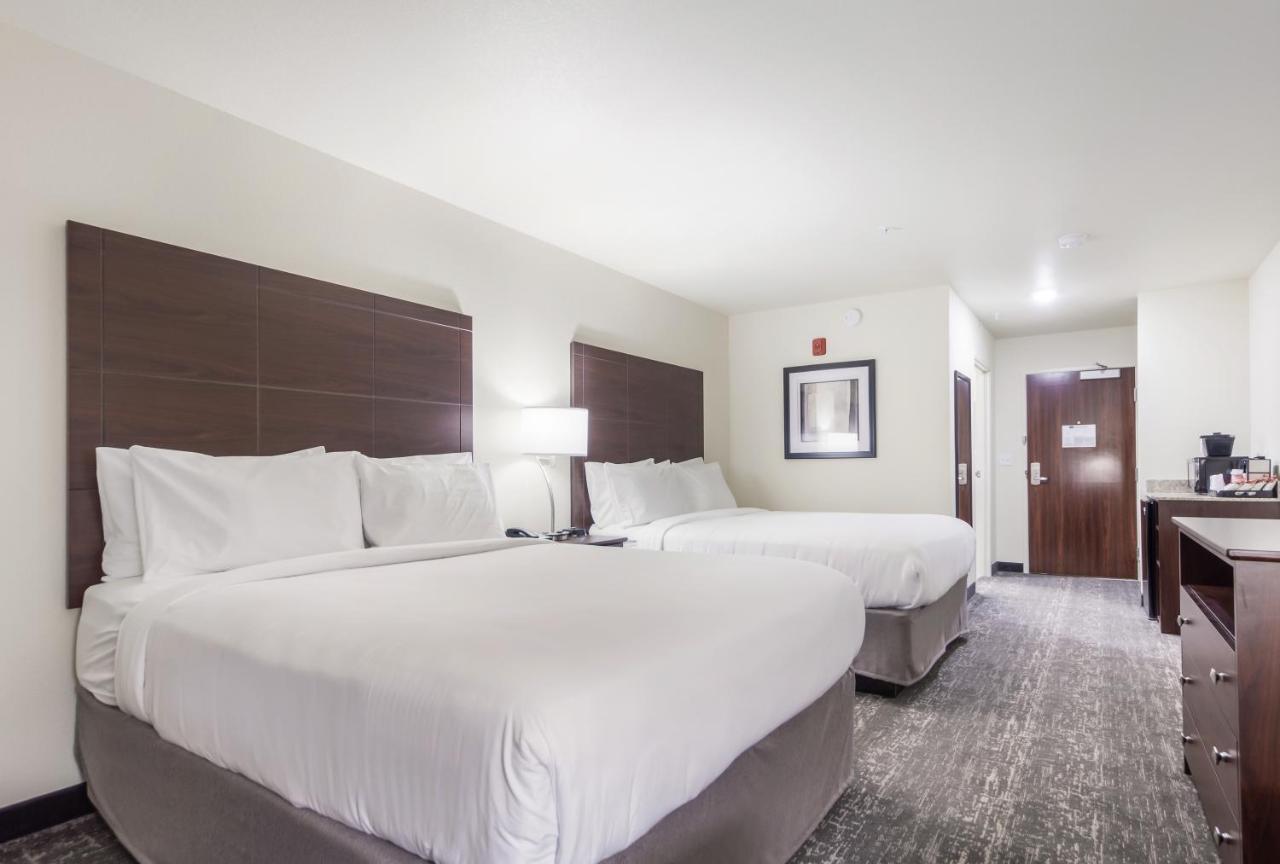 Cobblestone Inn & Suites-Fremont ภายนอก รูปภาพ