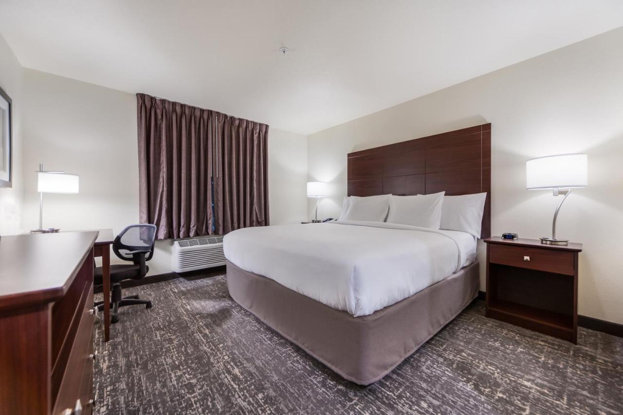 Cobblestone Inn & Suites-Fremont ภายนอก รูปภาพ