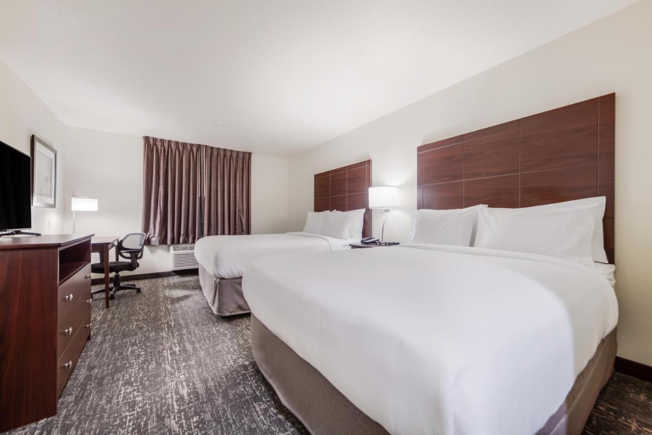 Cobblestone Inn & Suites-Fremont ภายนอก รูปภาพ