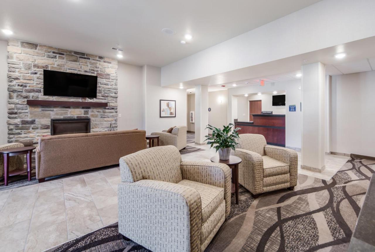 Cobblestone Inn & Suites-Fremont ภายนอก รูปภาพ