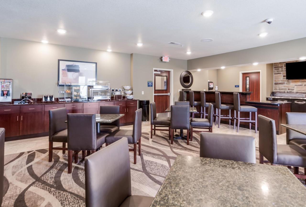 Cobblestone Inn & Suites-Fremont ภายนอก รูปภาพ