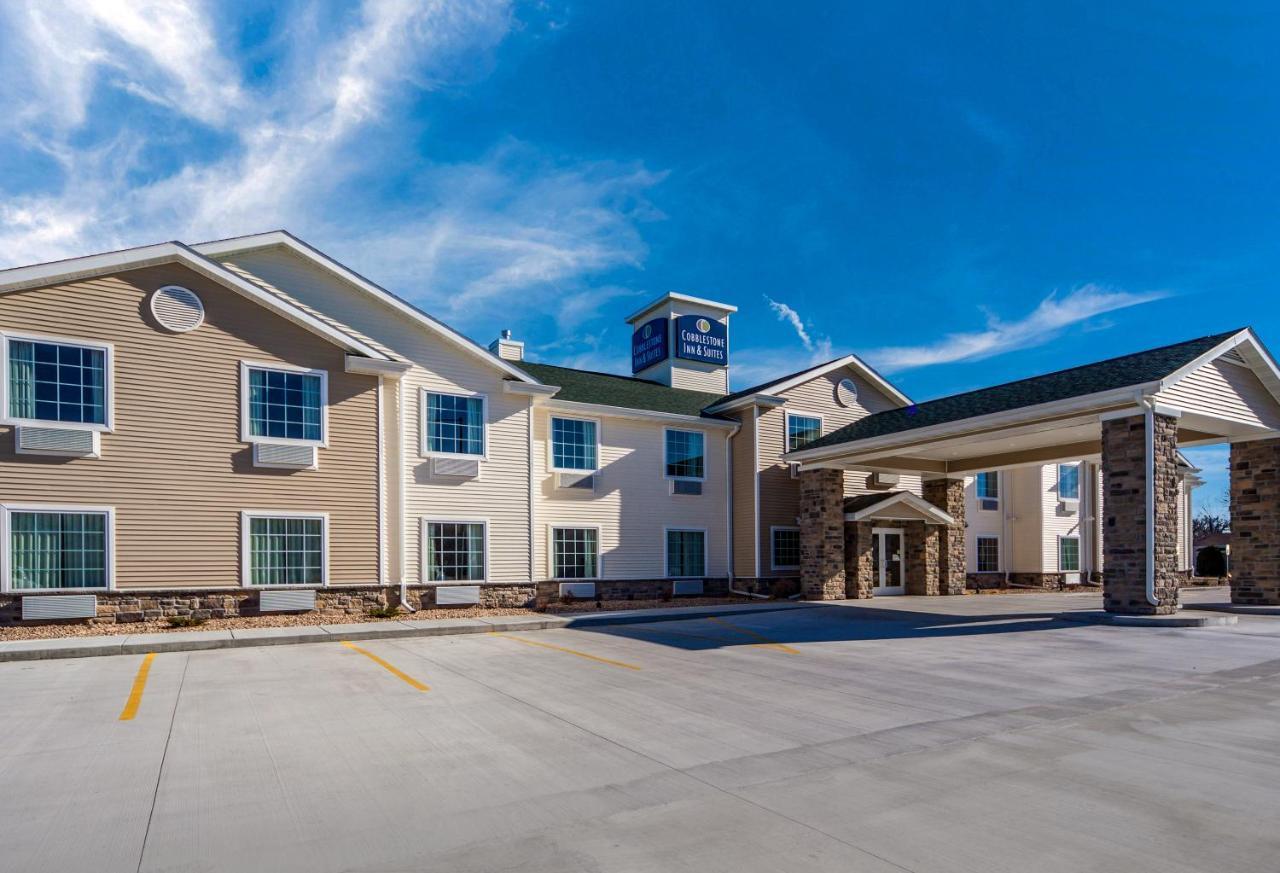 Cobblestone Inn & Suites-Fremont ภายนอก รูปภาพ
