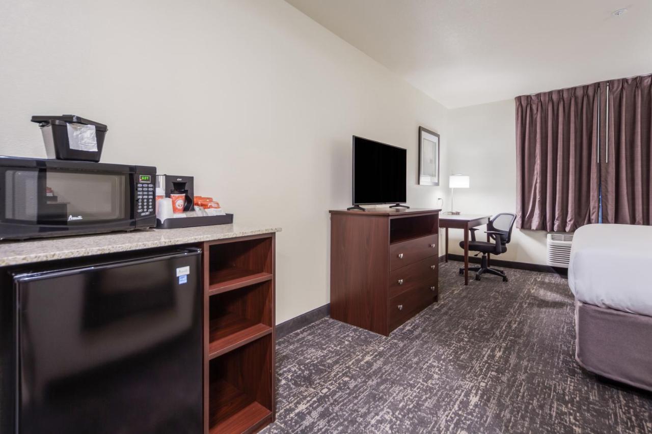 Cobblestone Inn & Suites-Fremont ภายนอก รูปภาพ