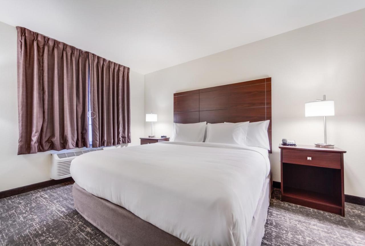 Cobblestone Inn & Suites-Fremont ภายนอก รูปภาพ