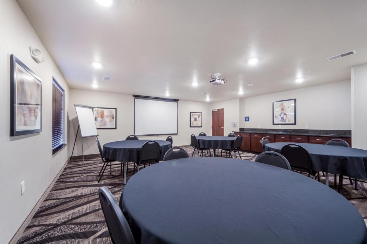 Cobblestone Inn & Suites-Fremont ภายนอก รูปภาพ