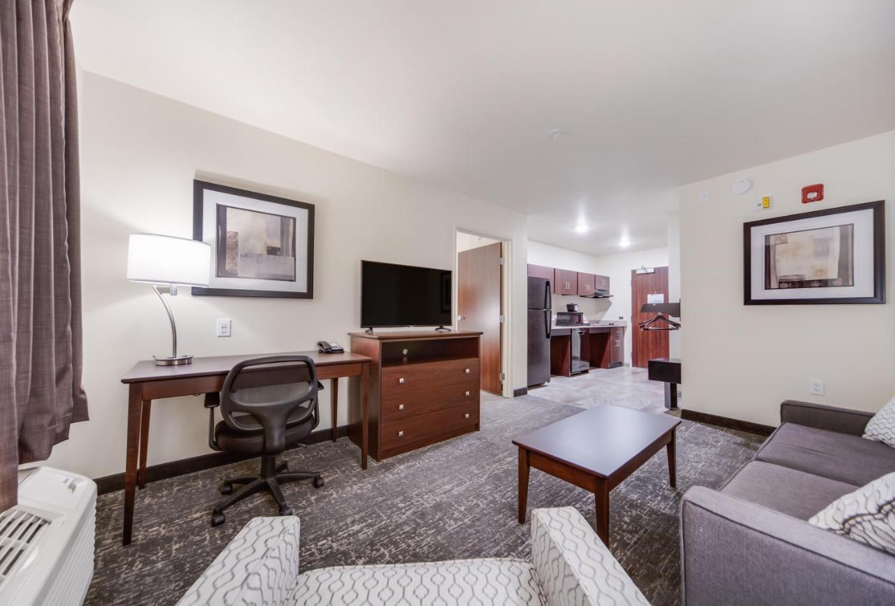 Cobblestone Inn & Suites-Fremont ภายนอก รูปภาพ