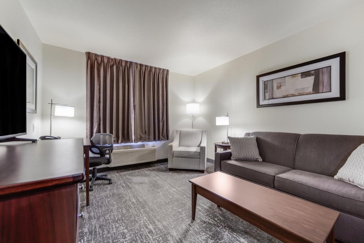 Cobblestone Inn & Suites-Fremont ภายนอก รูปภาพ