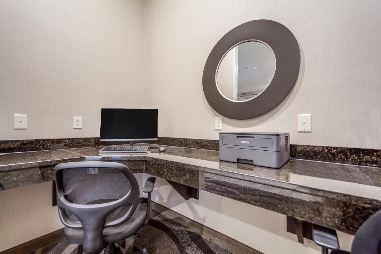 Cobblestone Inn & Suites-Fremont ภายนอก รูปภาพ