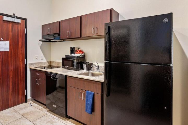 Cobblestone Inn & Suites-Fremont ภายนอก รูปภาพ